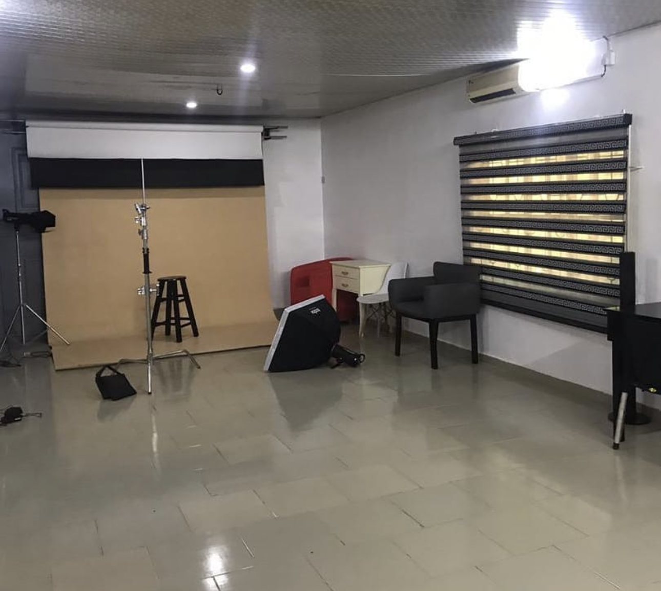 The ncourage studio with backdrop and lighting